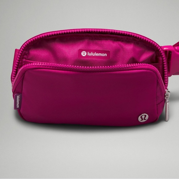 🍋 Lululemon Everywhere Belt Bag in Berry FINAL OFFER - Picture 6 of 16